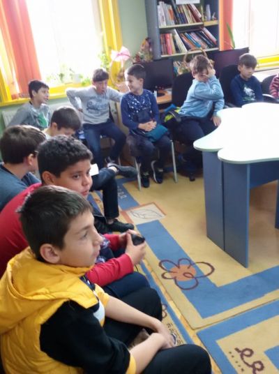 Дискусия на тема "Будителите в миналото и днес" в библиотеката при НЧ "Съгласие-1890" - Изображение 1