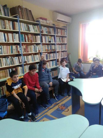 Дискусия на тема "Будителите в миналото и днес" в библиотеката при НЧ "Съгласие-1890" - Изображение 2
